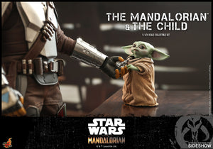 Hot Toys Mandalorian and the Child
